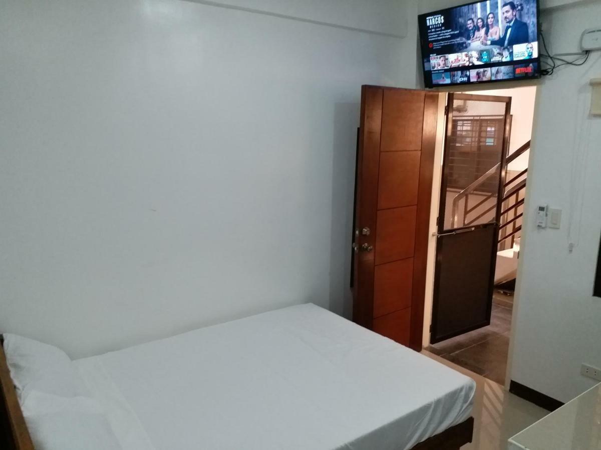 Clark-Pad Inn, Angeles City Exterior photo