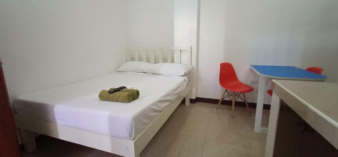 Clark-Pad Inn, Angeles City Exterior photo